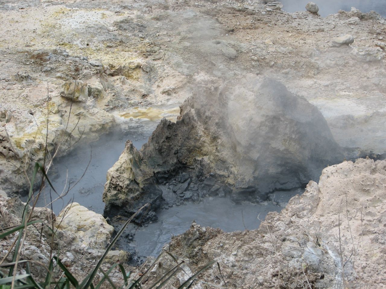 Drive-in-Vulcano Sulphur Springs. Drive-in-Vulcano Sulphur Springs.