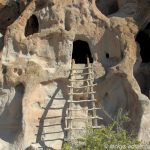 Zugang zu einer Höhle im Bandelier National Monument