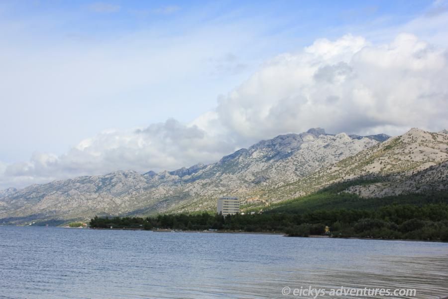 das Hotel-Hochhaus passt nicht wirklich in die Landschaft das Hotel-Hochhaus passt nicht wirklich in die Landschaft