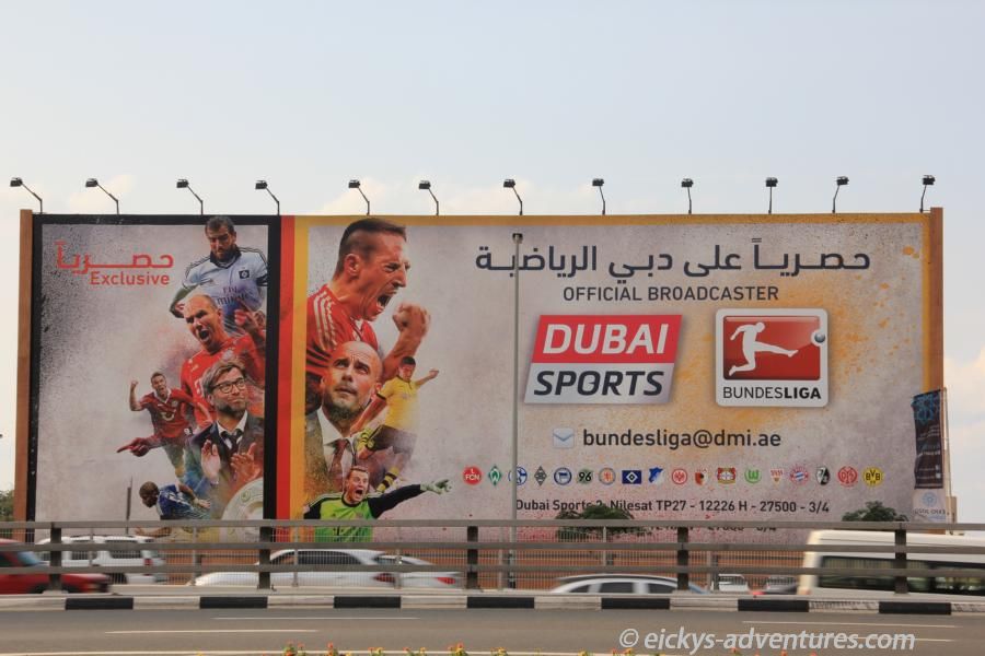 an der Sheikh Zayed Road - Werbung für die Bundesliga an der Sheikh Zayed Road - Werbung für die Bundesliga