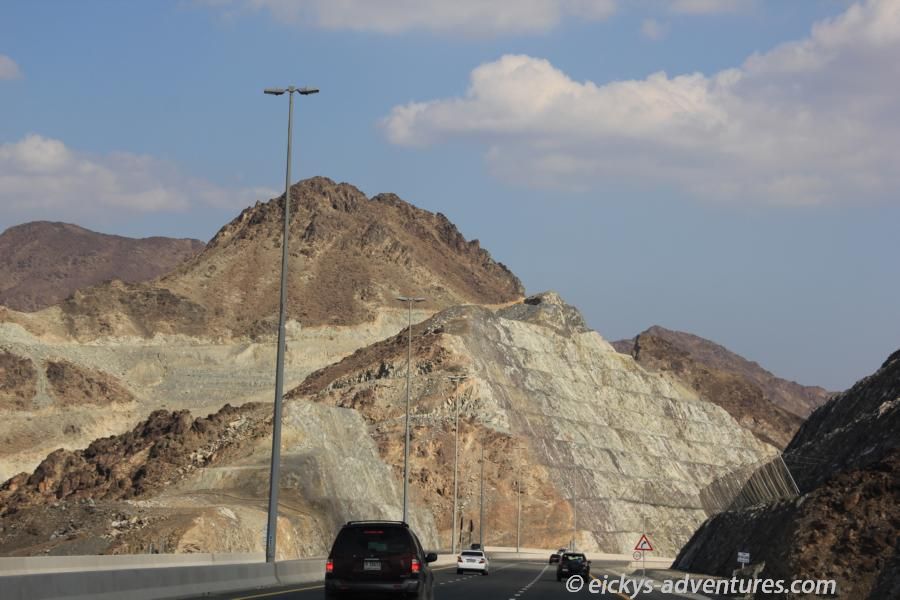 Kulisse auf dem Weg nach Fujairah Kulisse auf dem Weg nach Fujairah