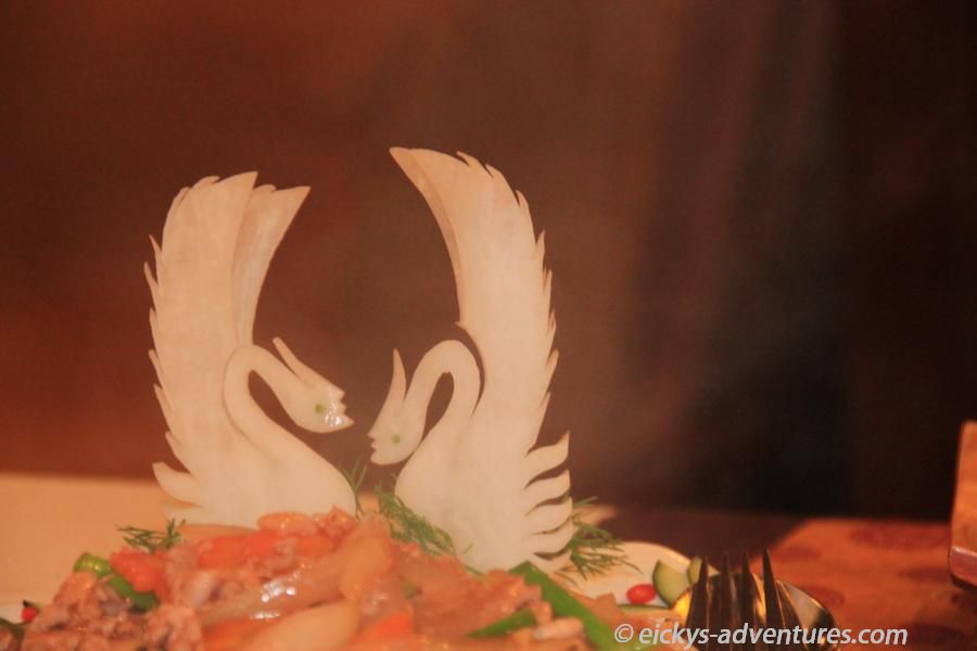 liebevoll dekorierte und angerichtete Speisen liebevoll dekorierte und angerichtete Speisen