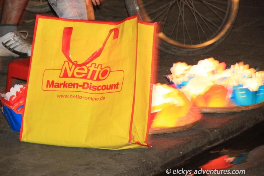 hier kommen also die Netto-Einkaufstaschen her (die von EDEKA gab es auch) hier kommen also die Netto-Einkaufstaschen her (die von EDEKA gab es auch)