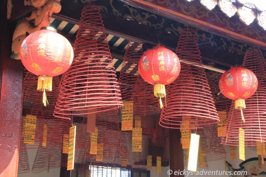 Räucherstäbchen-Spiralen - Versammlungshalle Phuc Kien/Fujan in Hoi An Räucherstäbchen-Spiralen - Versammlungshalle Phuc Kien/Fujan in Hoi An