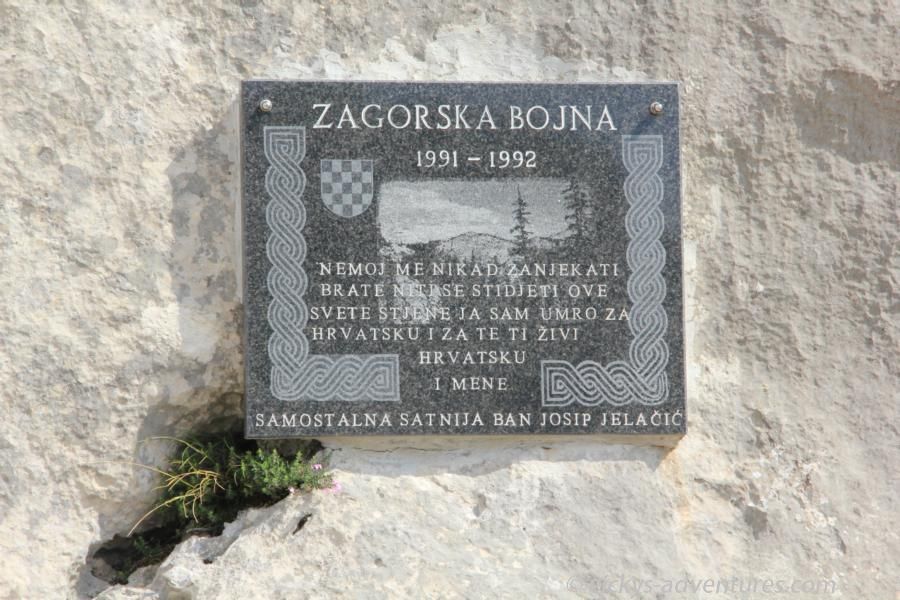 entlang der Passstraße gibt es viele Gedenktafeln entlang der Passstraße gibt es viele Gedenktafeln
