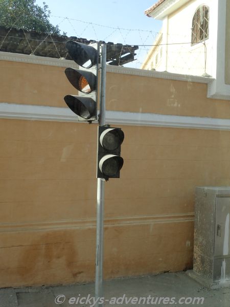 Dauer-Blink-Licht, kaum eine der Ampeln die wir passiert haben hat funktioniert Dauer-Blink-Licht, kaum eine der Ampeln die wir passiert haben hat funktioniert