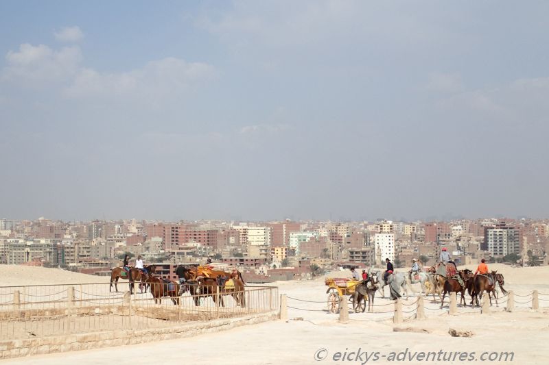 Blick von den Pyramiden auf die Stadt Kairo Blick von den Pyramiden auf die Stadt Kairo
