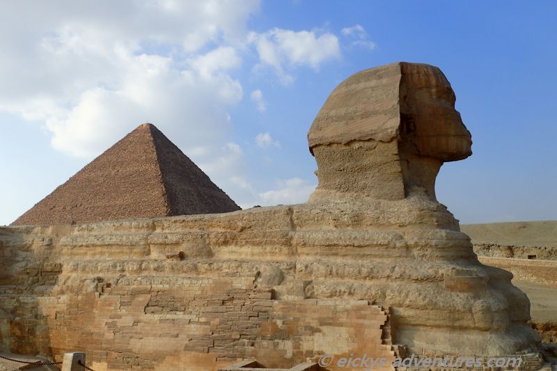 der Sphinx mit Pyramide