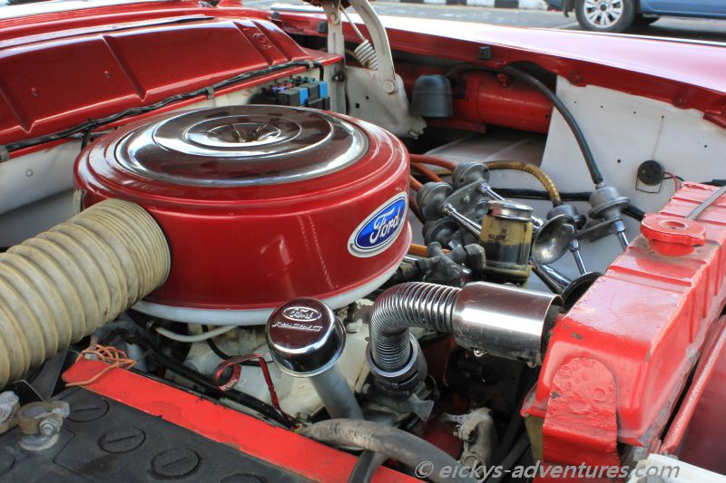 mit dem Oltimer am Plaza de la Revolucion mit dem Oltimer am Plaza de la Revolucion