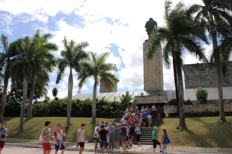 Schlange stehen für das Mausoleum Schlange stehen für das Mausoleum