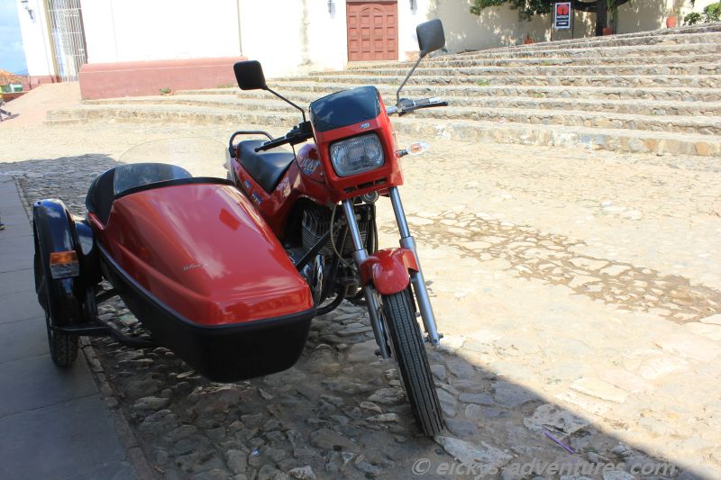 Moped mit Beiwagen Moped mit Beiwagen