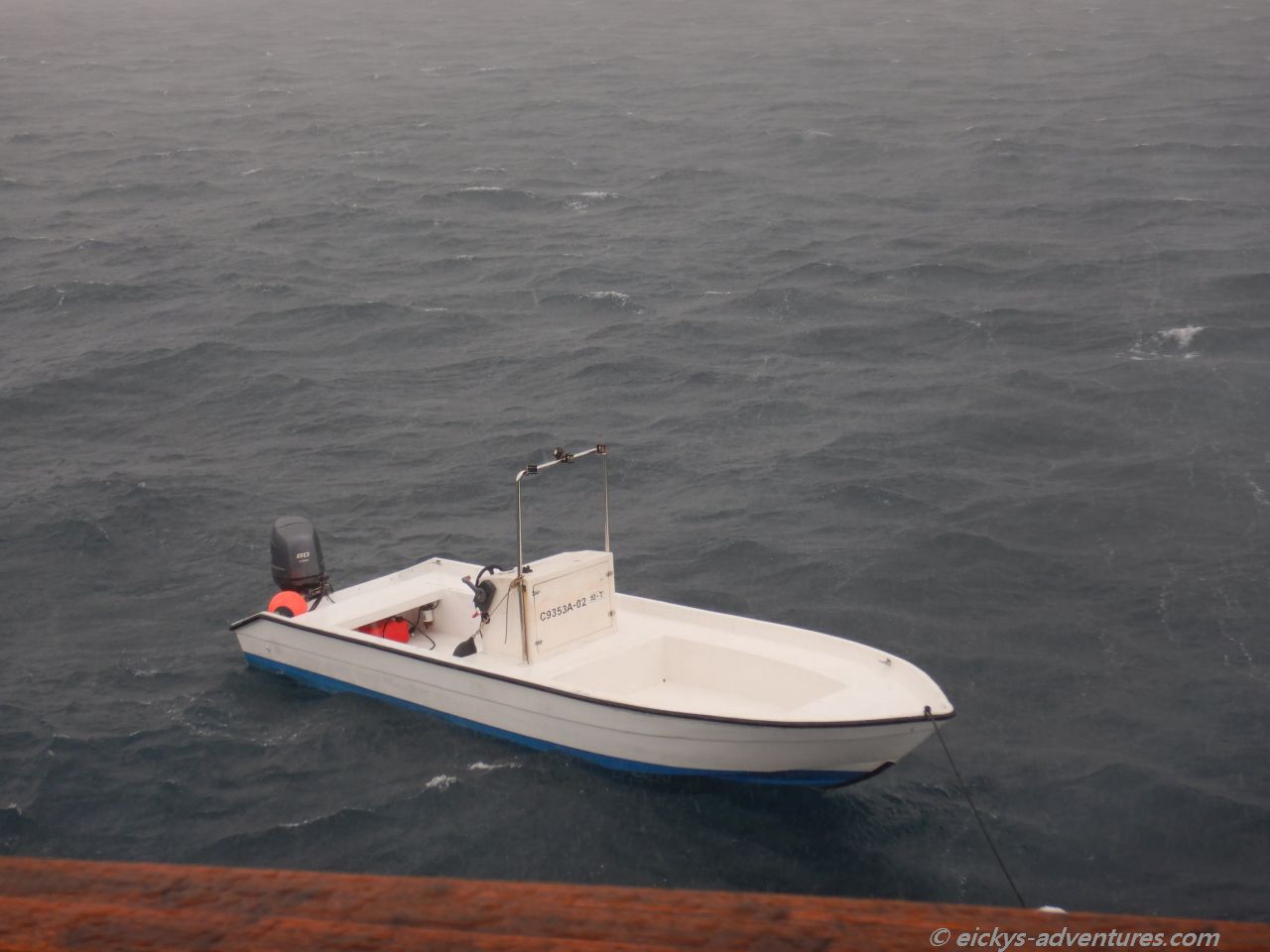 Dingi in stürmischer See Dingi in stürmischer See