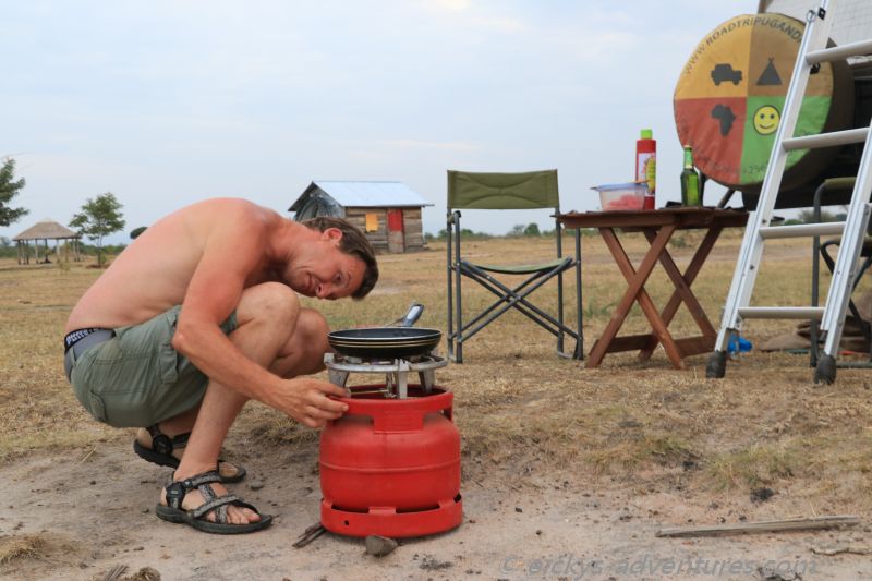 Abendessen in Kasenyi am Lake George Abendessen in Kasenyi am Lake George