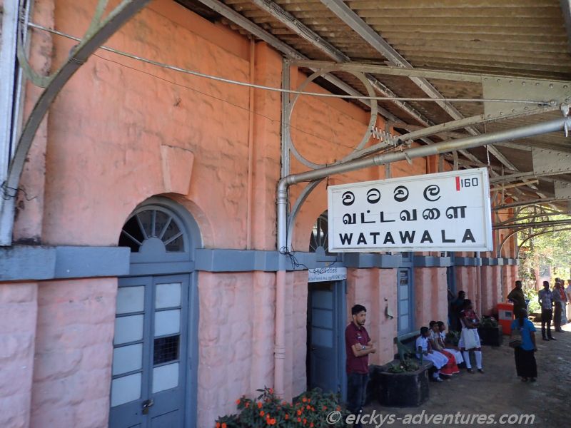 am Bahnhof in Watawala am Bahnhof in Watawala