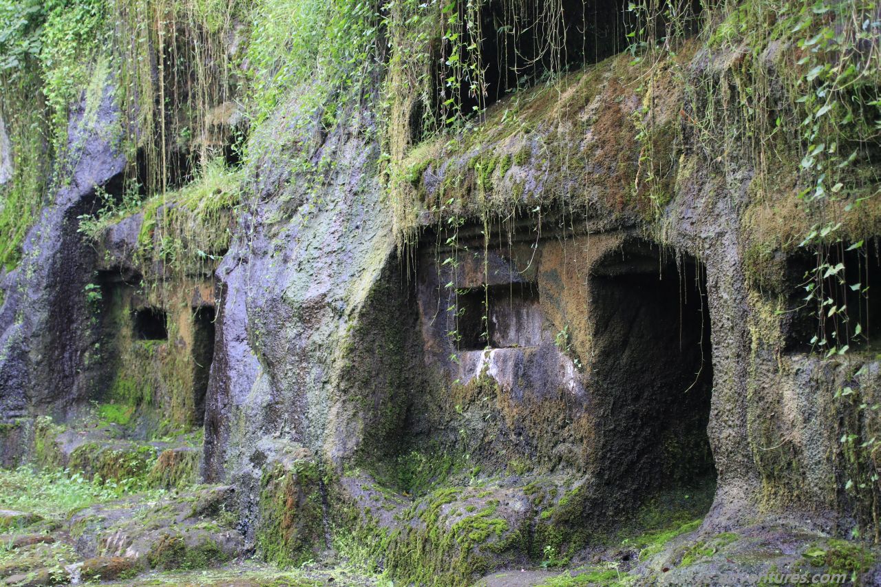 Mönchsgräber in Gunung Kawi Mönchsgräber in Gunung Kawi