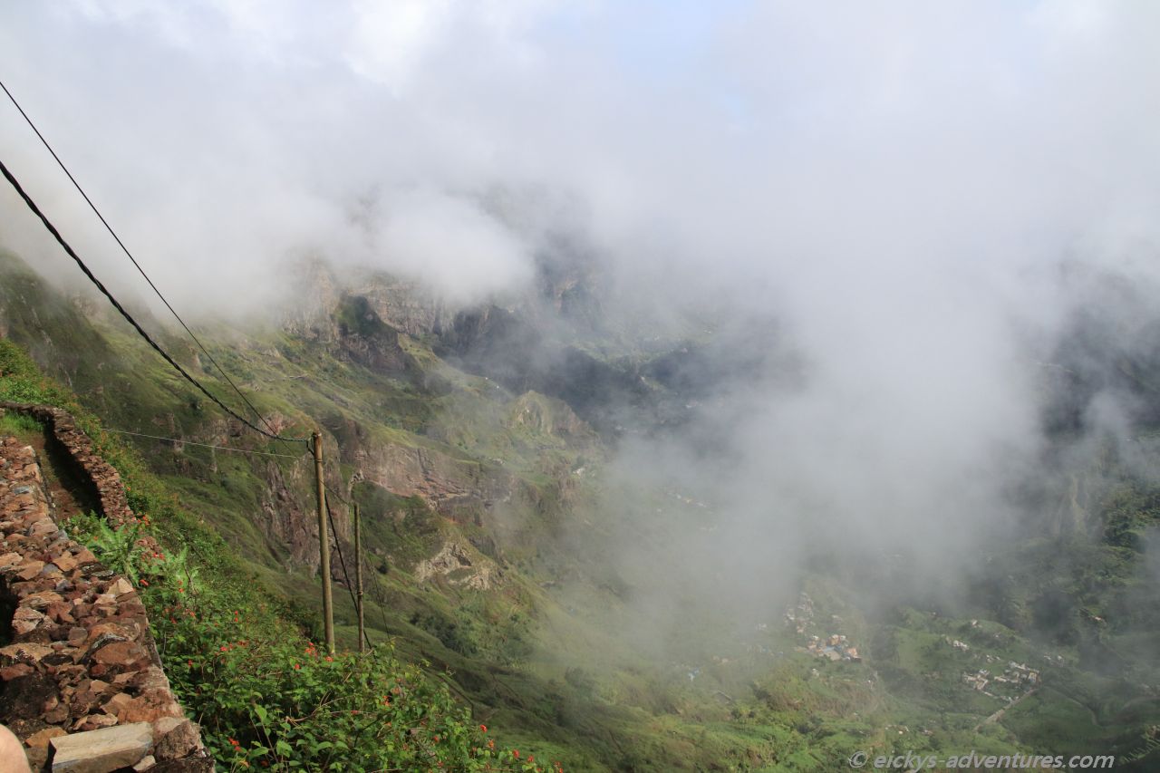 Abstieg in das Paul-Tal Abstieg in das Paul-Tal