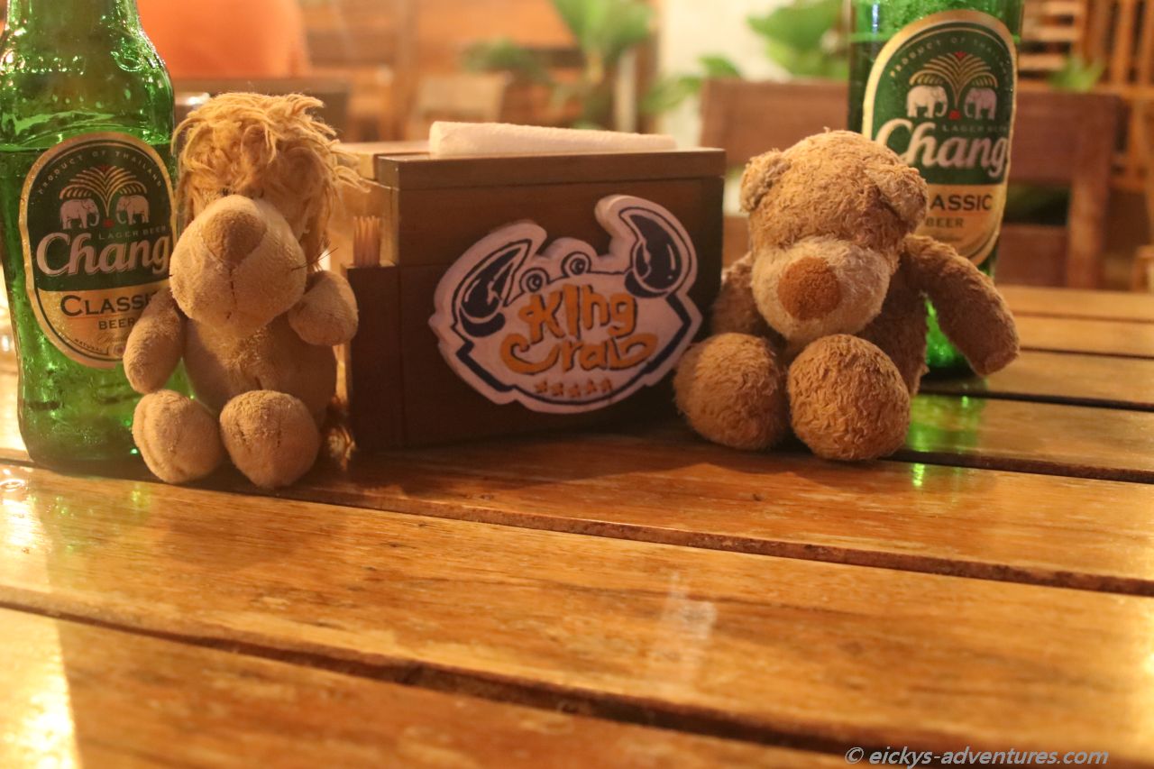 Alex und Heini genießen Chang Bier im King Crab Alex und Heini genießen Chang Bier im King Crab