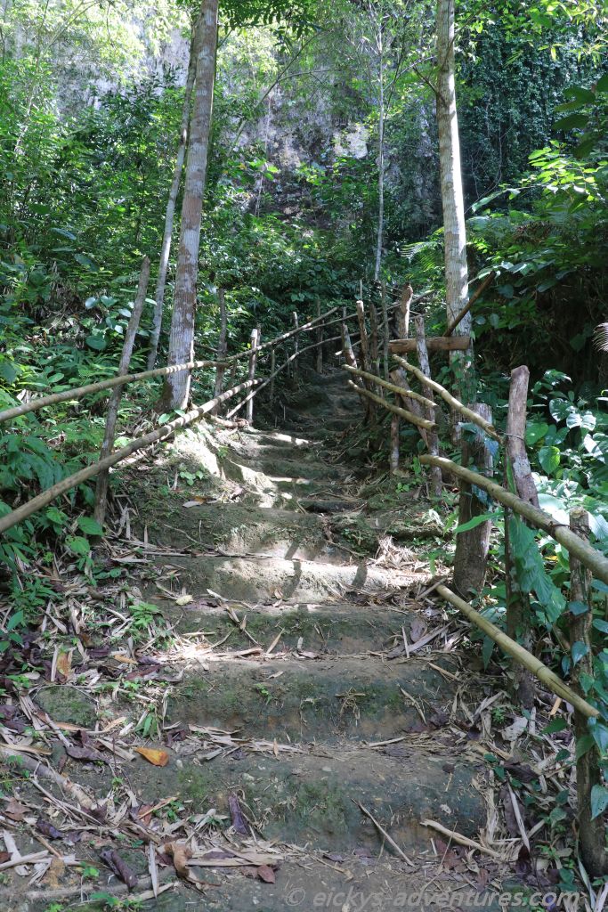 der Weg zu dem Camugao Wasserfall der Weg zu dem Camugao Wasserfall