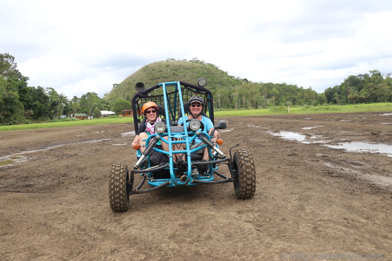 Tour mit dem Buggy bei den Chocolate Hills Tour mit dem Buggy bei den Chocolate Hills