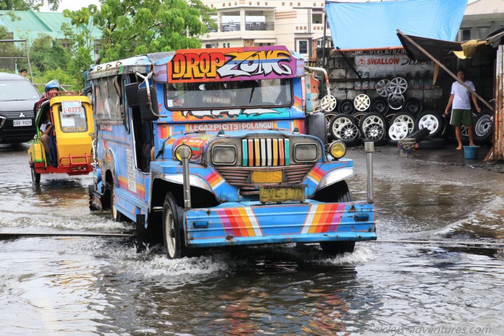 geflutete Straßen in Legazpi