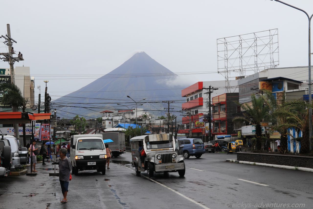 Blick auf den Mount Mayon aus der Stadt Blick auf den Mount Mayon aus der Stadt