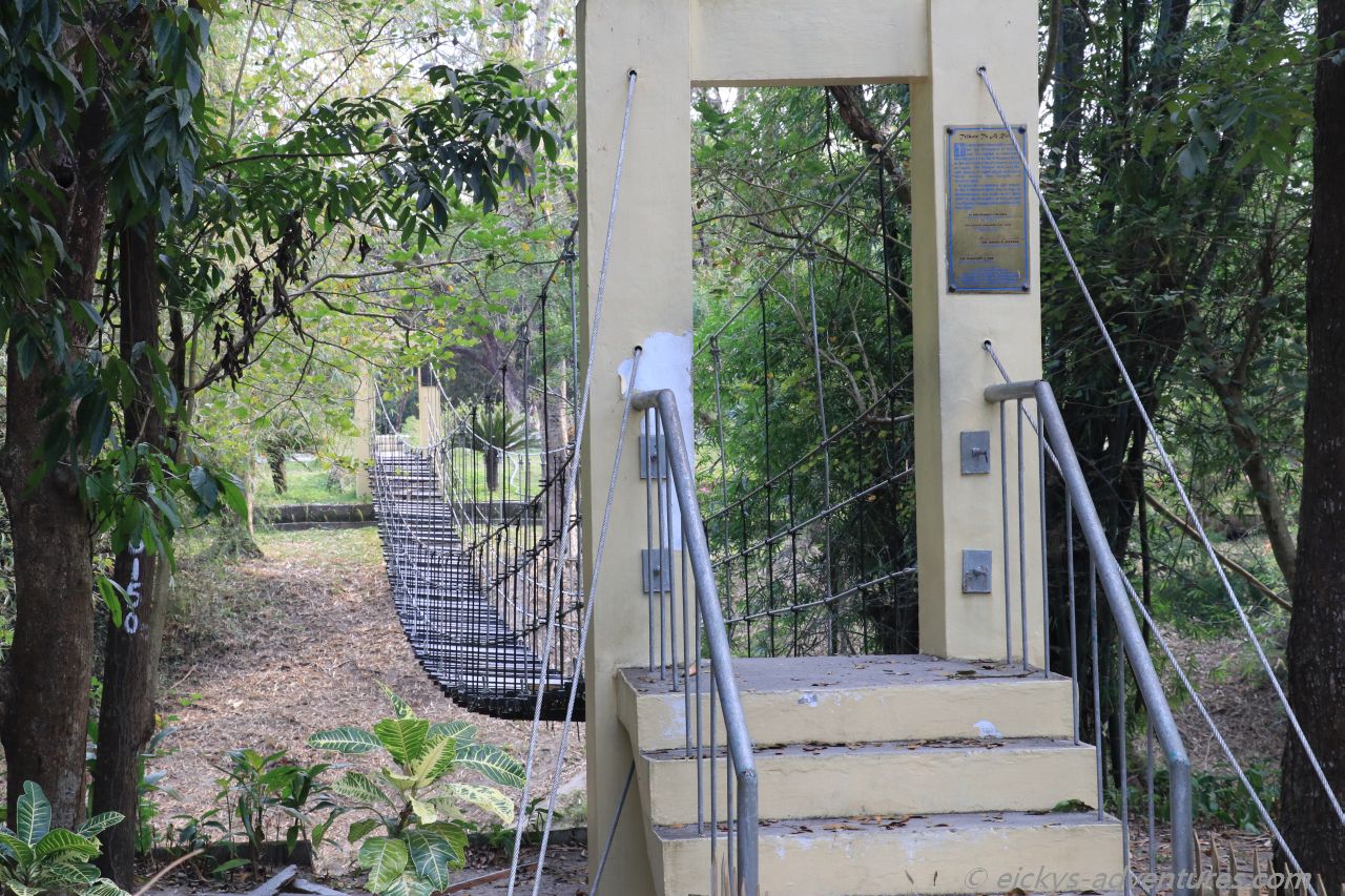 Capas National Shrine - Hängebrücke Capas National Shrine - Hängebrücke